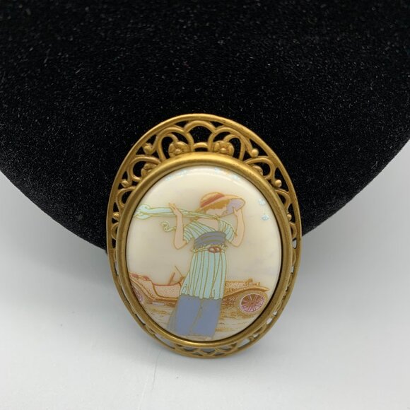 Vtg Gold-tone Scrolled Cameo Brooch Woman in Blue Dress by Oldtime Car - Picture 3 of 7